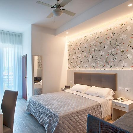 רימיני Hotel Mirabel מראה חיצוני תמונה