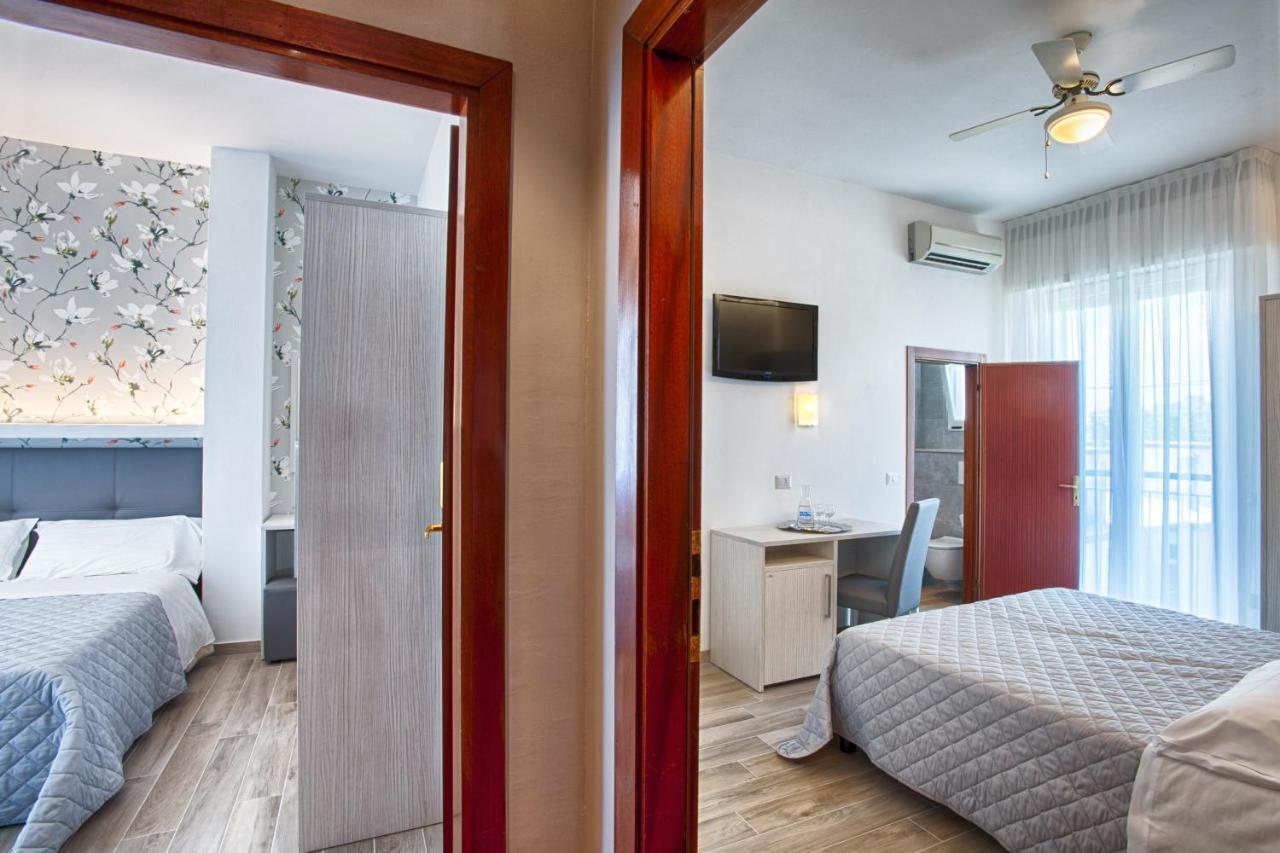 רימיני Hotel Mirabel מראה חיצוני תמונה