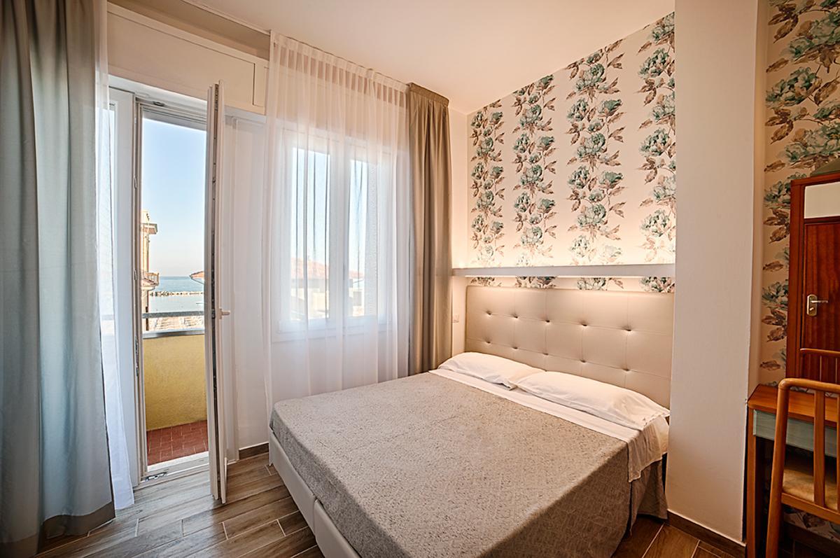 רימיני Hotel Mirabel מראה חיצוני תמונה