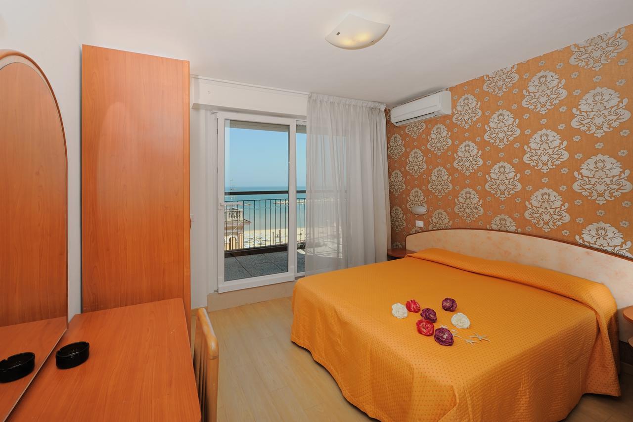 רימיני Hotel Mirabel מראה חיצוני תמונה