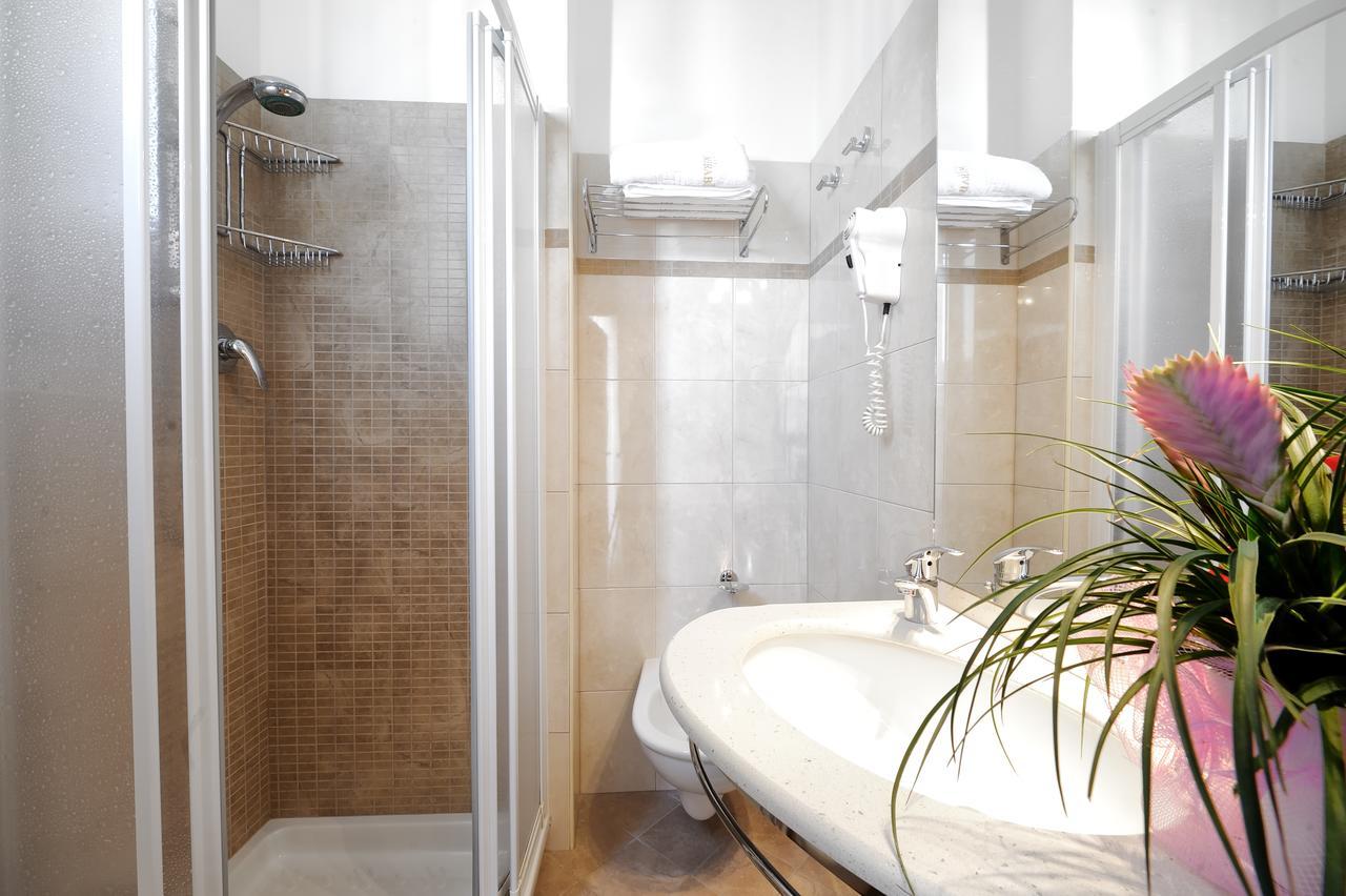 רימיני Hotel Mirabel מראה חיצוני תמונה