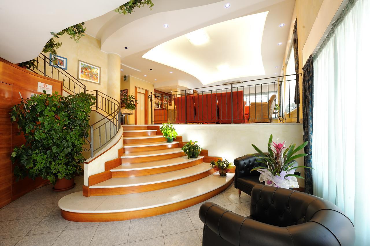 רימיני Hotel Mirabel מראה חיצוני תמונה