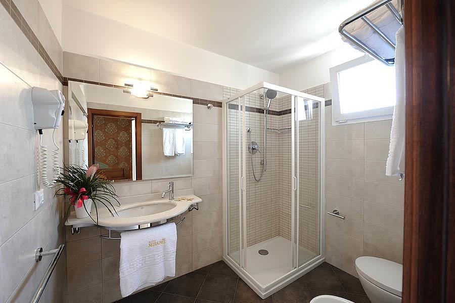 רימיני Hotel Mirabel מראה חיצוני תמונה