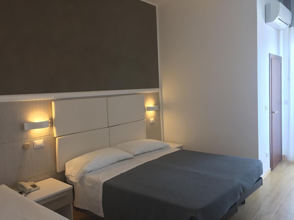 רימיני Hotel Mirabel מראה חיצוני תמונה