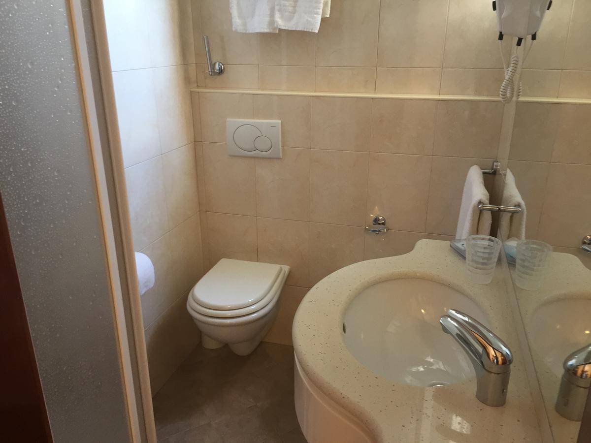 רימיני Hotel Mirabel מראה חיצוני תמונה