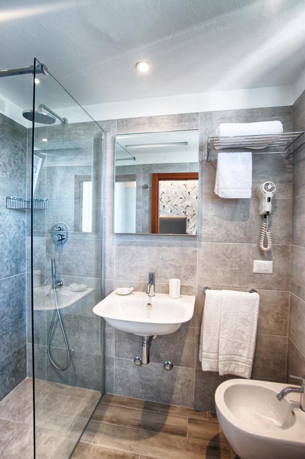 רימיני Hotel Mirabel מראה חיצוני תמונה