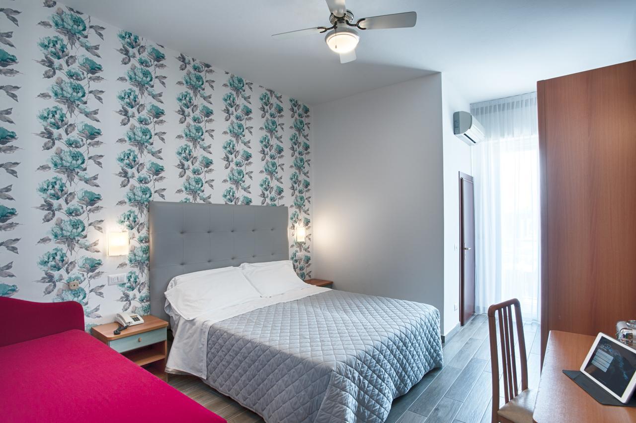רימיני Hotel Mirabel מראה חיצוני תמונה