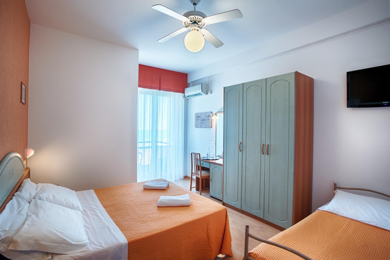 רימיני Hotel Mirabel מראה חיצוני תמונה